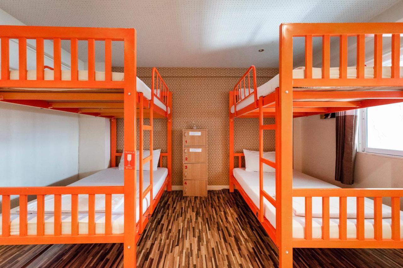 Oyo 618 At Khaosan Hostel (Adults Only) Банкок Екстериор снимка